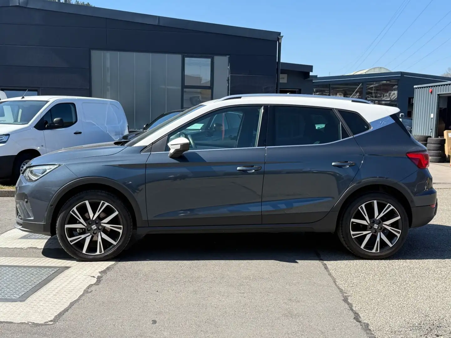 SEAT Arona FR 1.0 TSI DSG *Navi/LED/PLA/Standheizung* Grau - 2