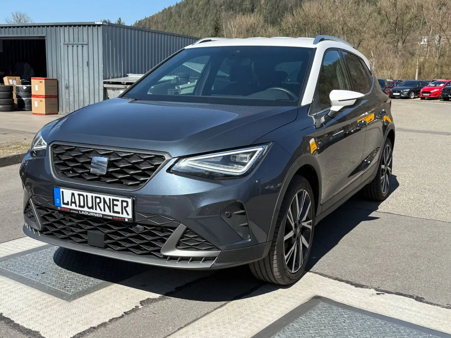 SEAT Arona FR 1.0 TSI DSG *Navi/LED/PLA/Standheizung* Grau - 1