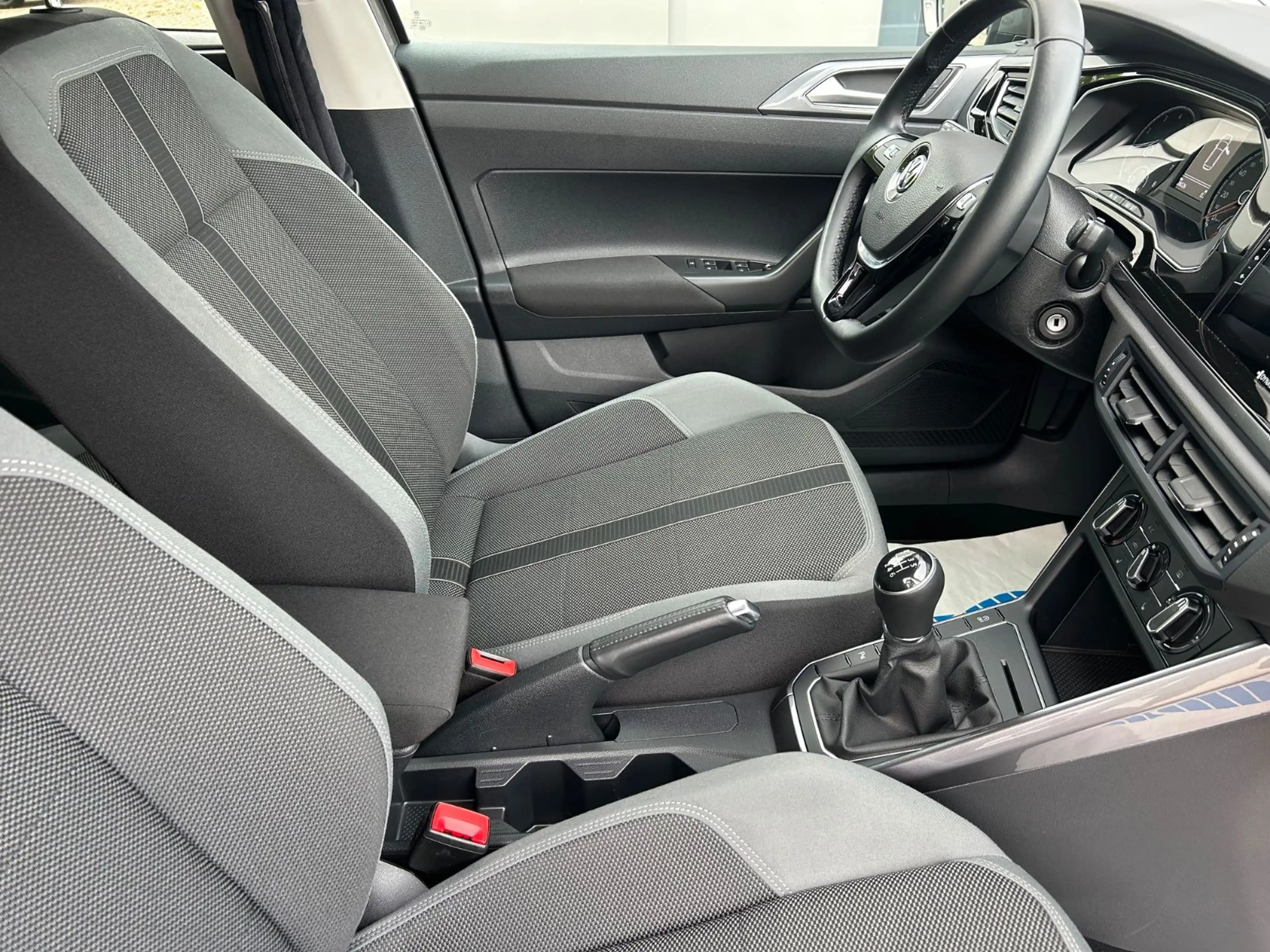 Volkswagen Polo 1.0 TSI Highline — photo 8