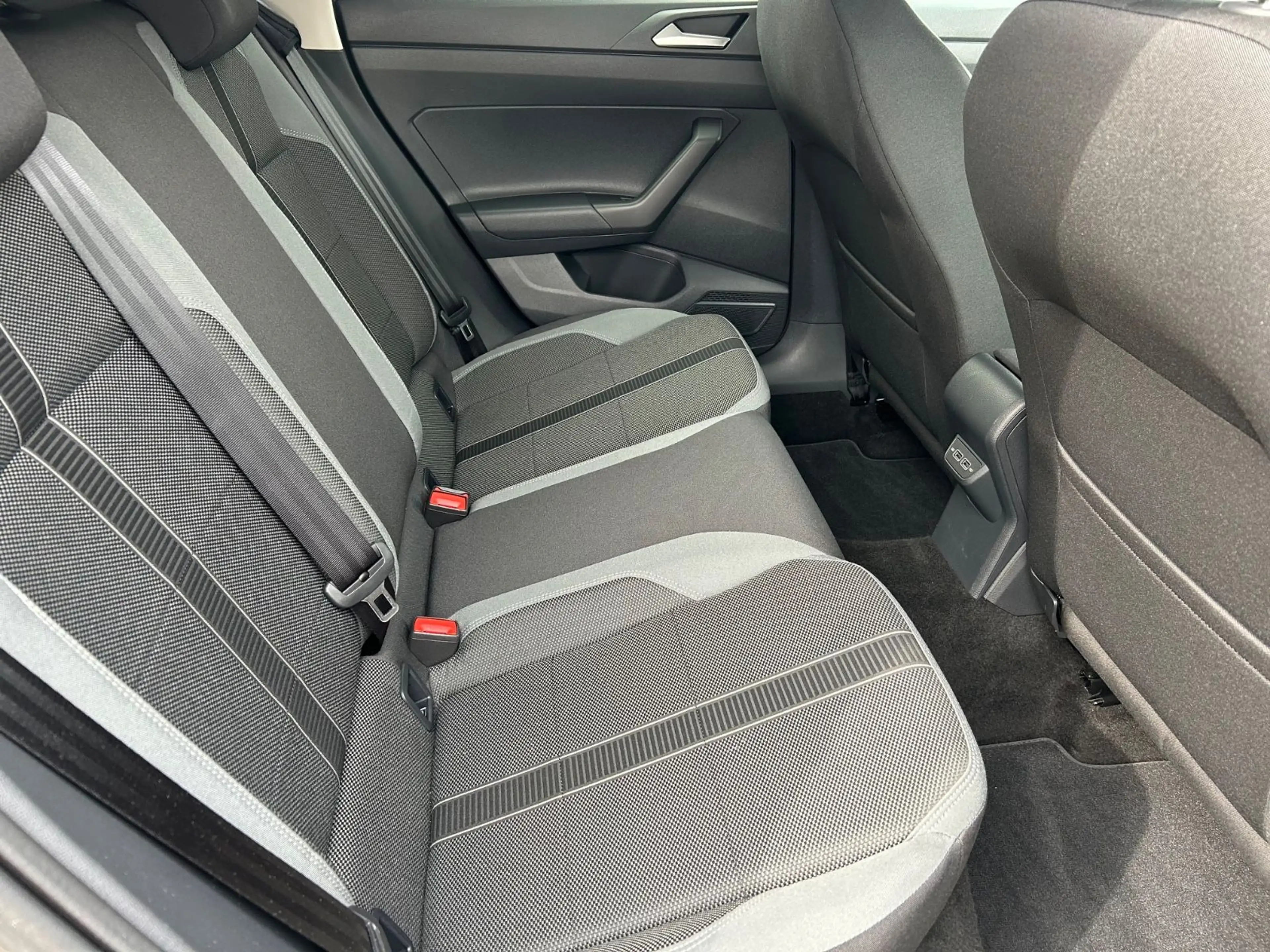 Volkswagen Polo 1.0 TSI Highline — photo 12