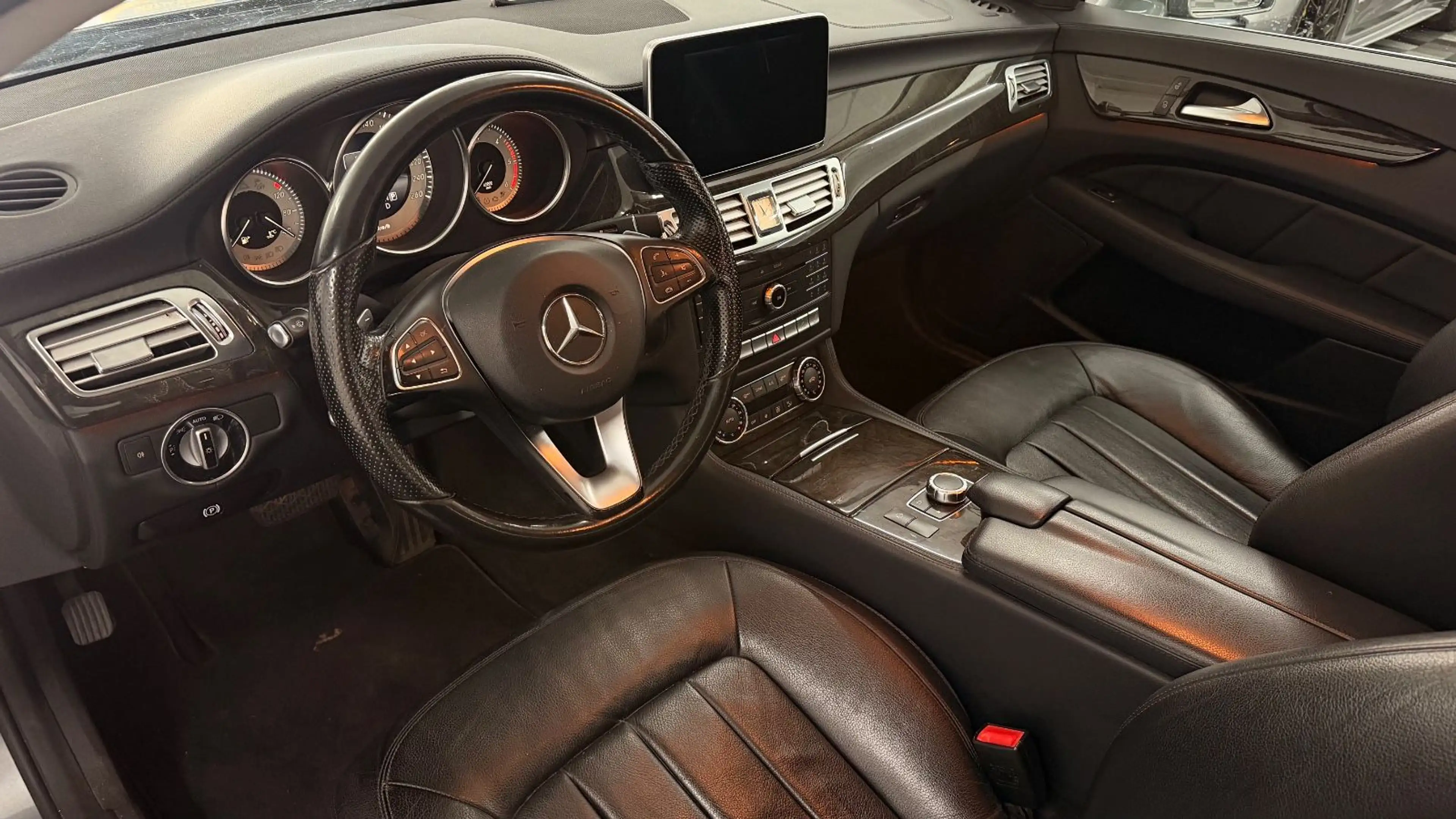 Mercedes-Benz CLS 350 BlueTec / d — photo 10