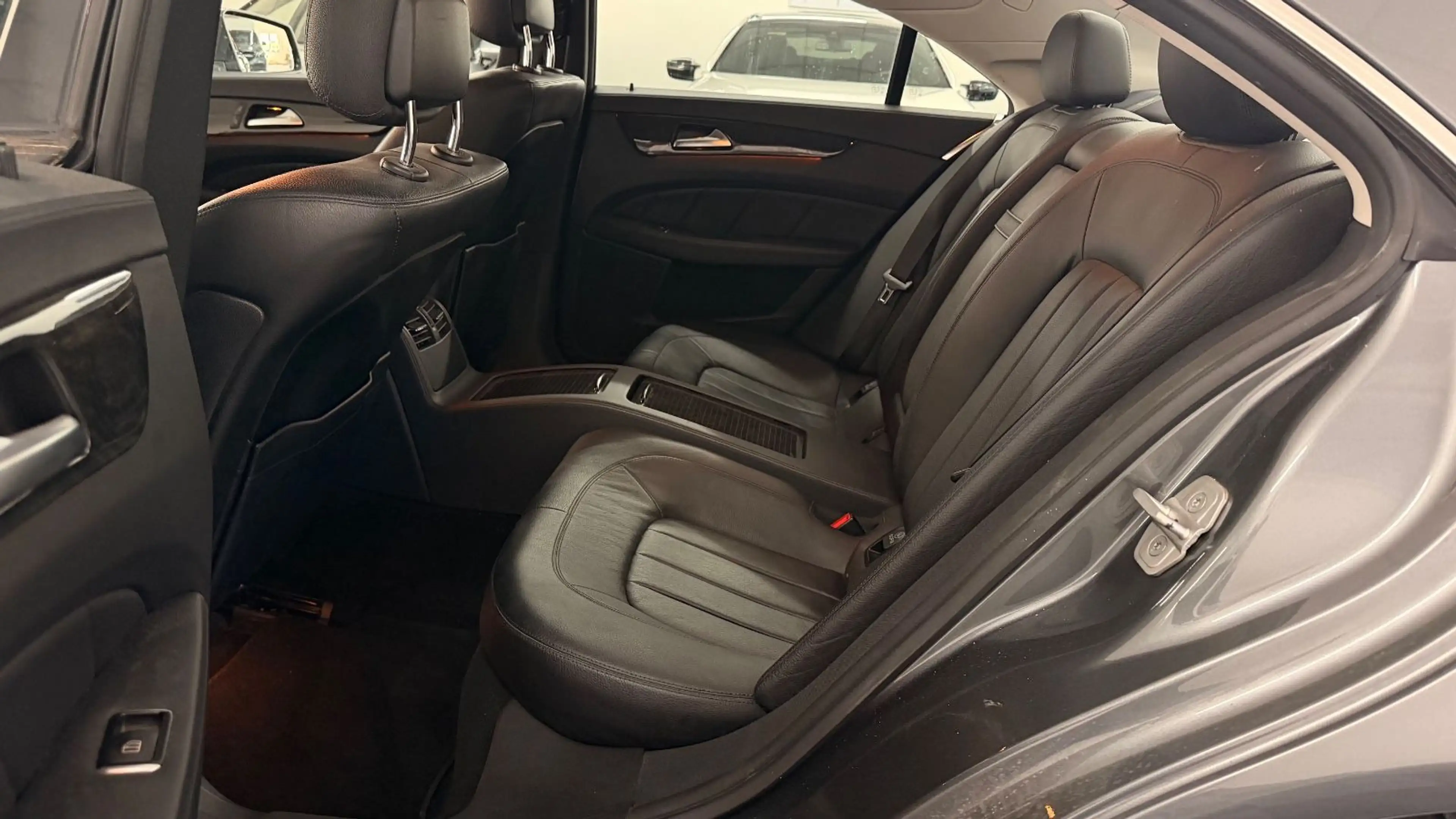 Mercedes-Benz CLS 350 BlueTec / d — photo 12