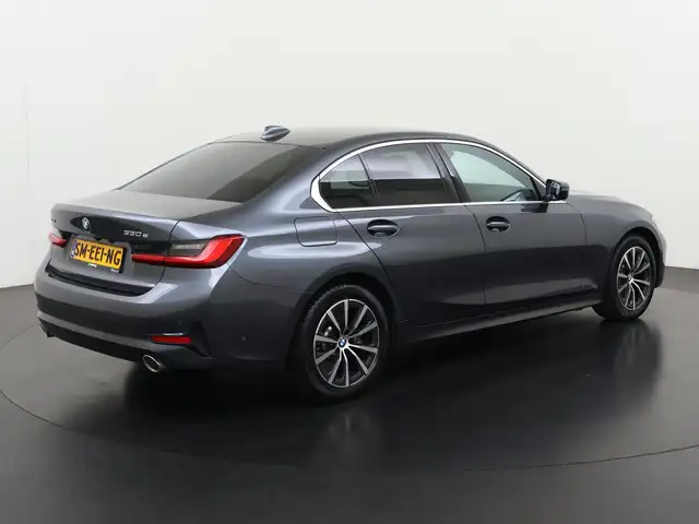 BMW 3 Series view 4