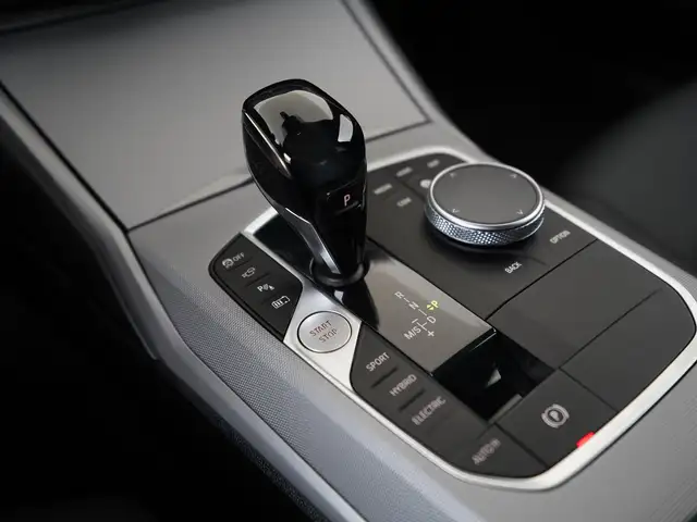 BMW 3 Series view 11