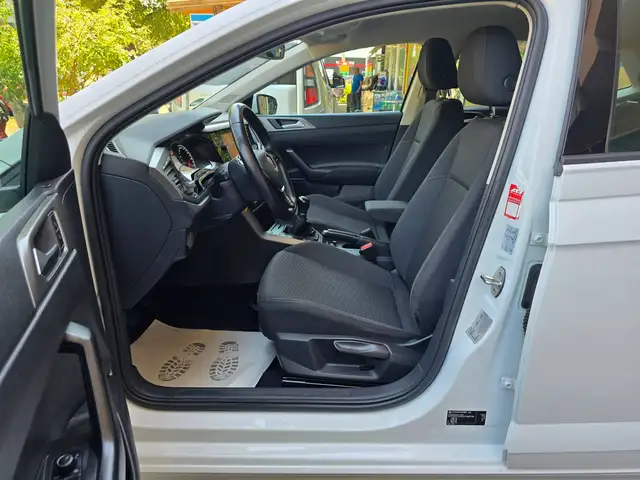 Volkswagen Polo view 8