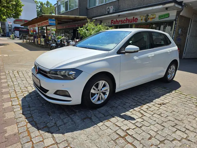 Volkswagen Polo view 2