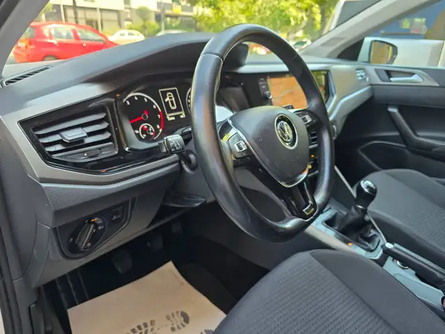 Volkswagen Polo view 6