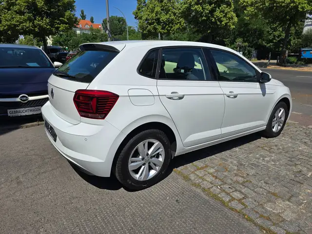 Volkswagen Polo view 4