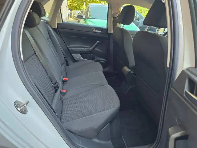 Volkswagen Polo view 11