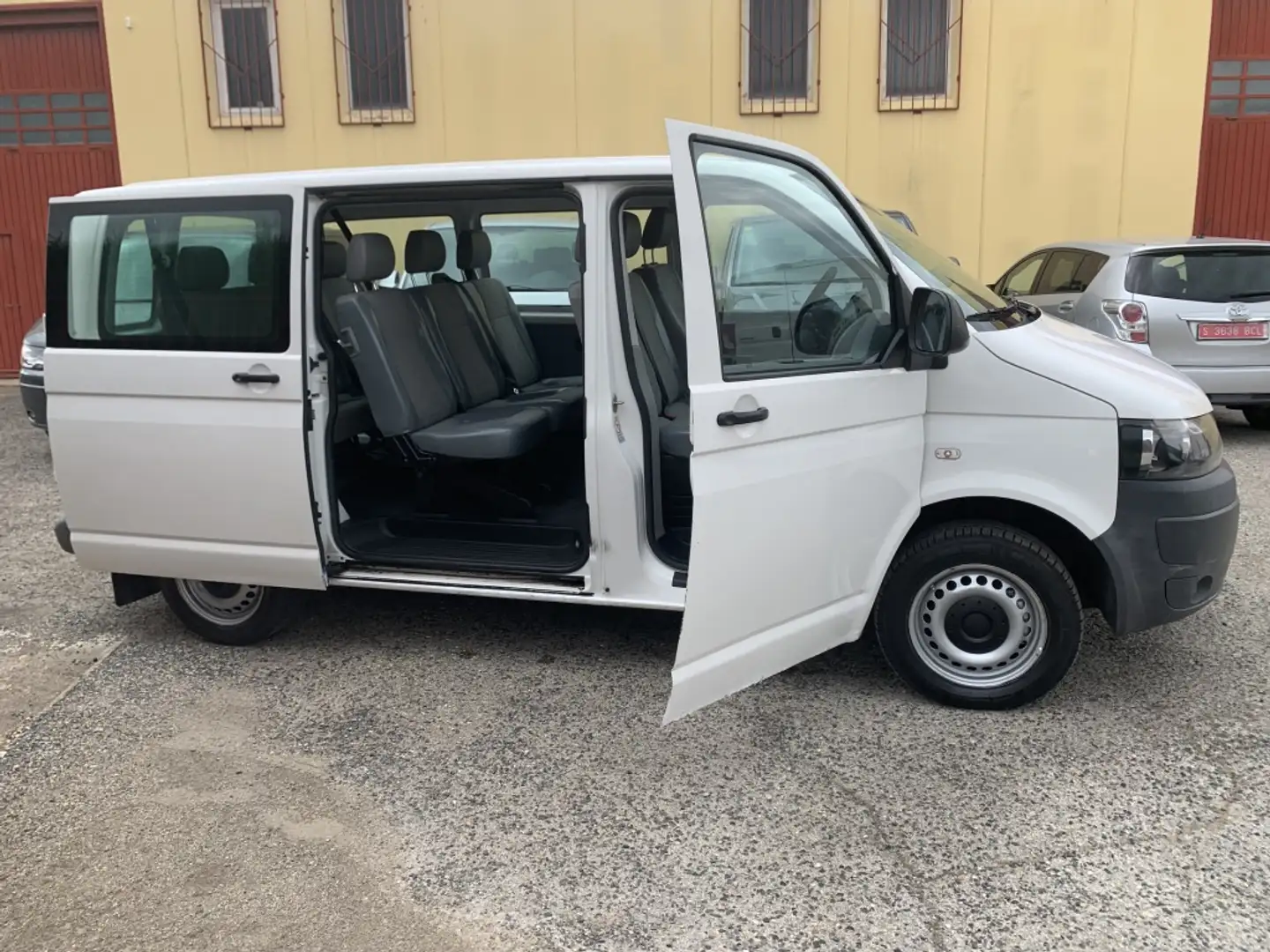 Volkswagen Transporter Kombi PRO 2.0TDI BMT Techo Medio 4M 14 Blanco - 2