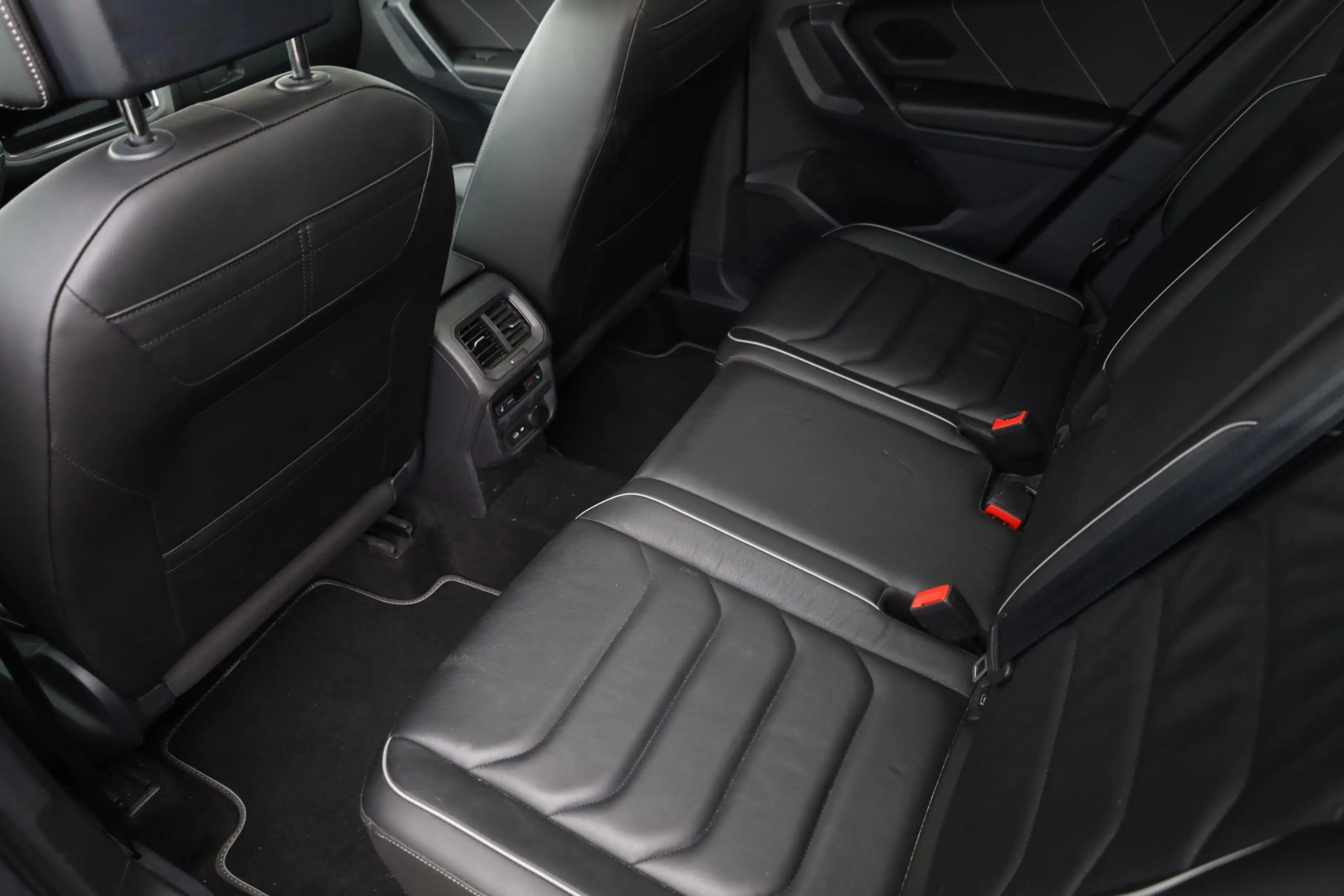 Volkswagen Tiguan 1.4 TSI eHybrid R-Line Business+ 245PK / 180kW DSG — photo 38
