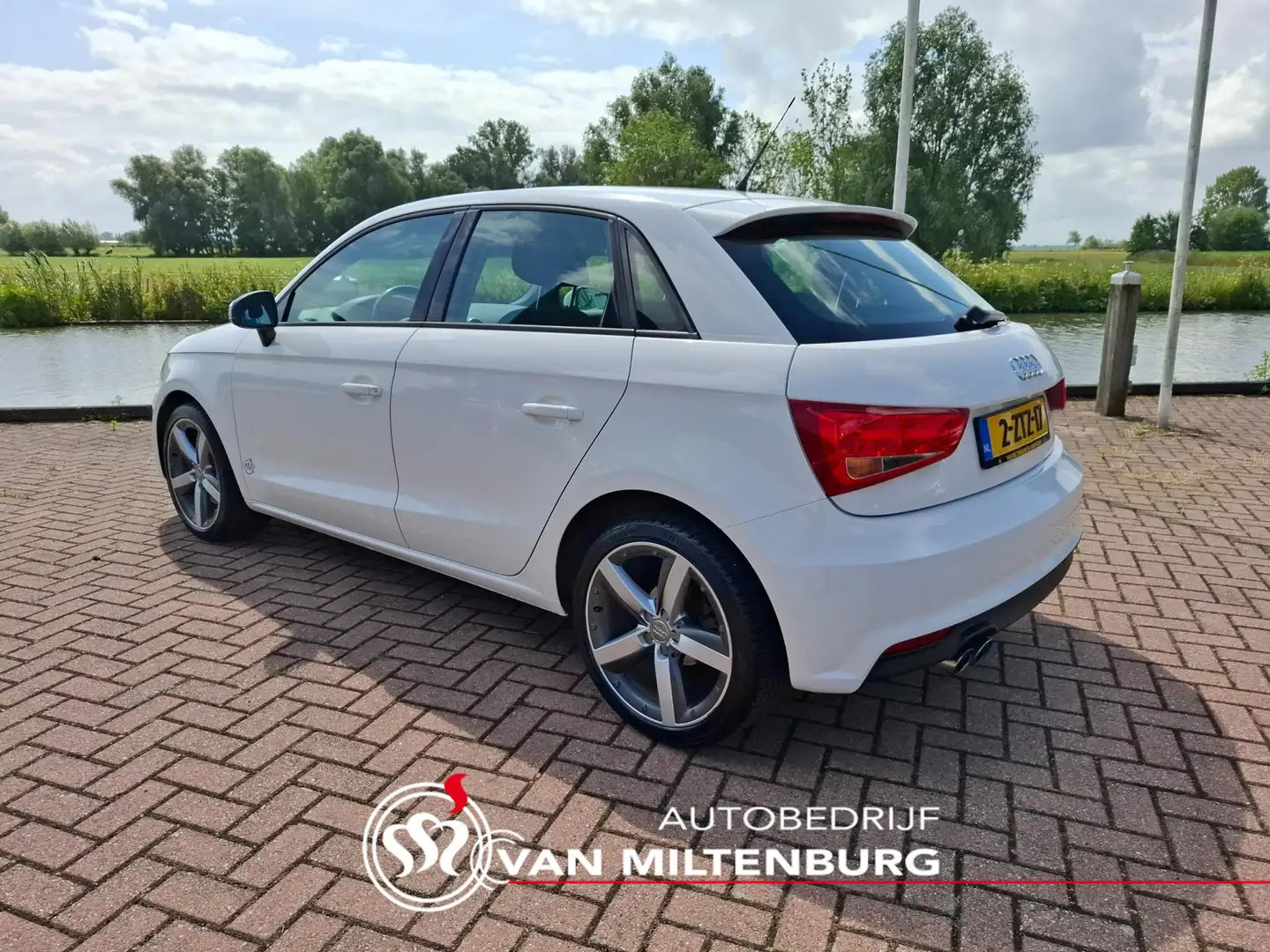 Audi A1 Sportback 1.4 TFSI Pro Line Airco Cruise Navi Blue Wit - 2