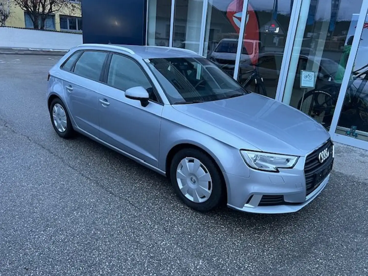 Audi A3 1,0 TFSI sport S-tronic Automatik *40.000 km* Silber - 1