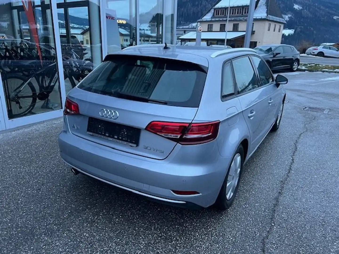 Audi A3 1,0 TFSI sport S-tronic Automatik *40.000 km* Silber - 2