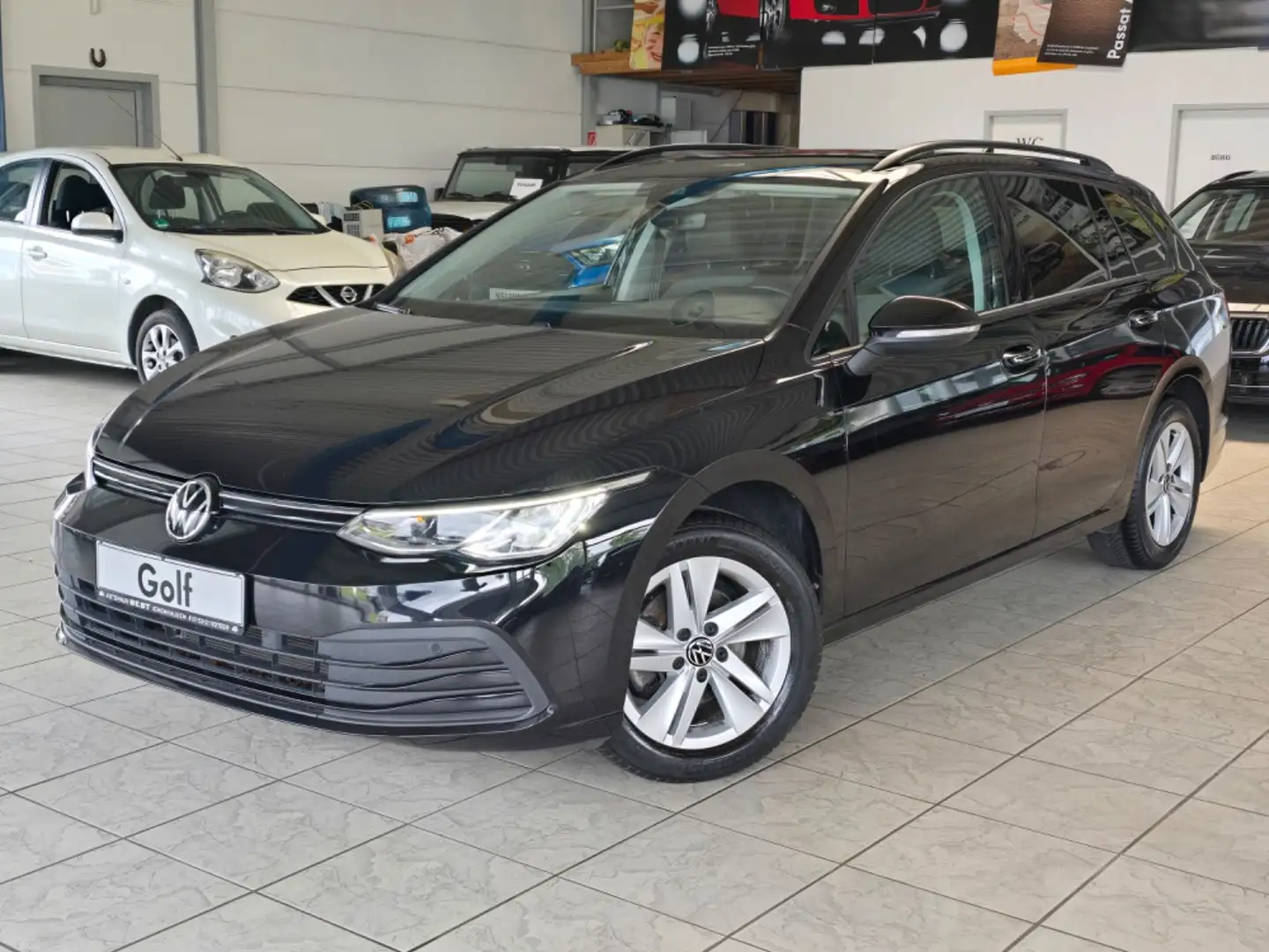 Volkswagen Golf VIII Variant Life LED 4xSHZ NAVI Standheiz. Schwarz - 1