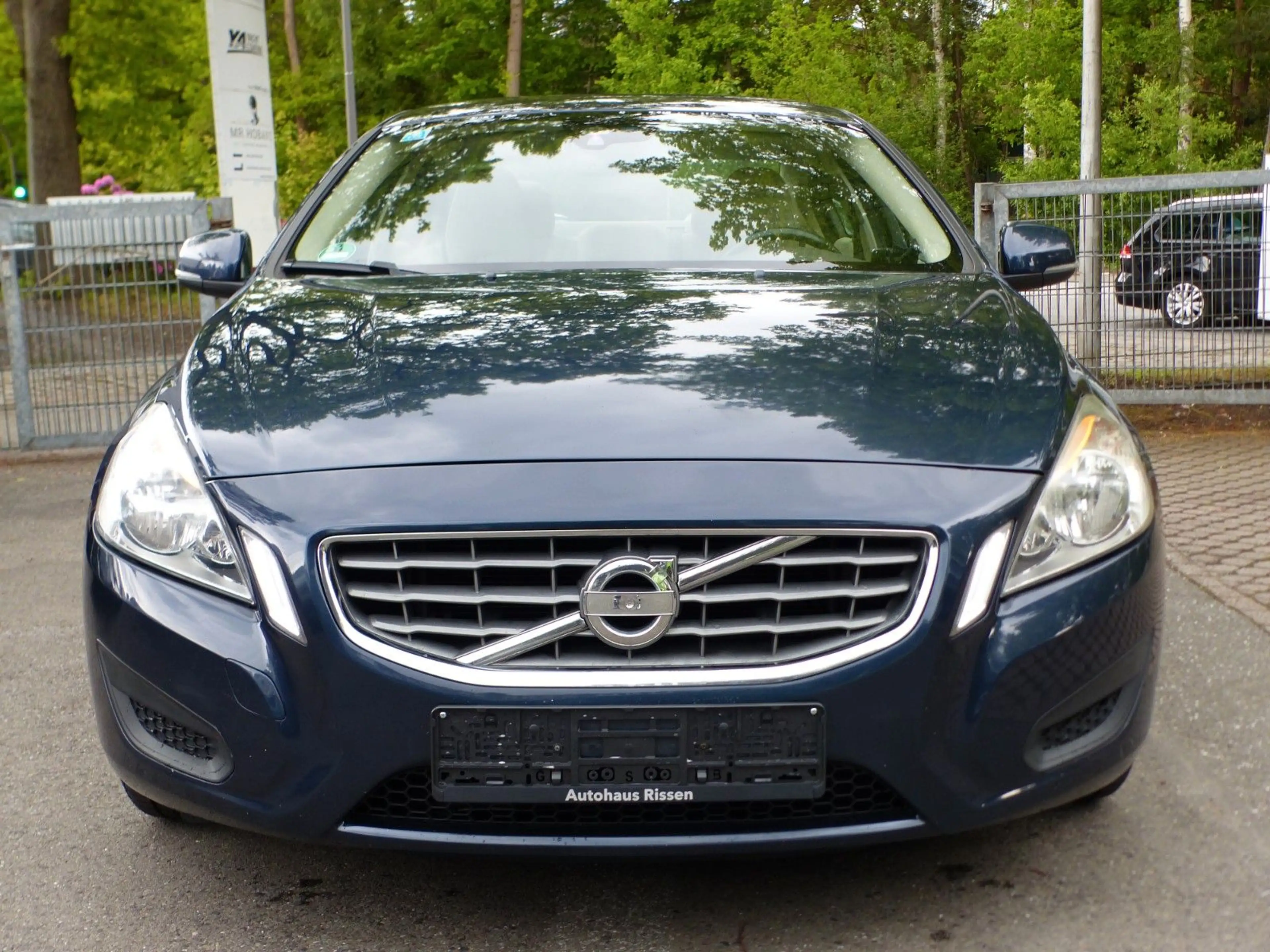 Volvo S60 Lim. D3 Momentum Aut. Nav Parkhilfe Alu BT — photo 2