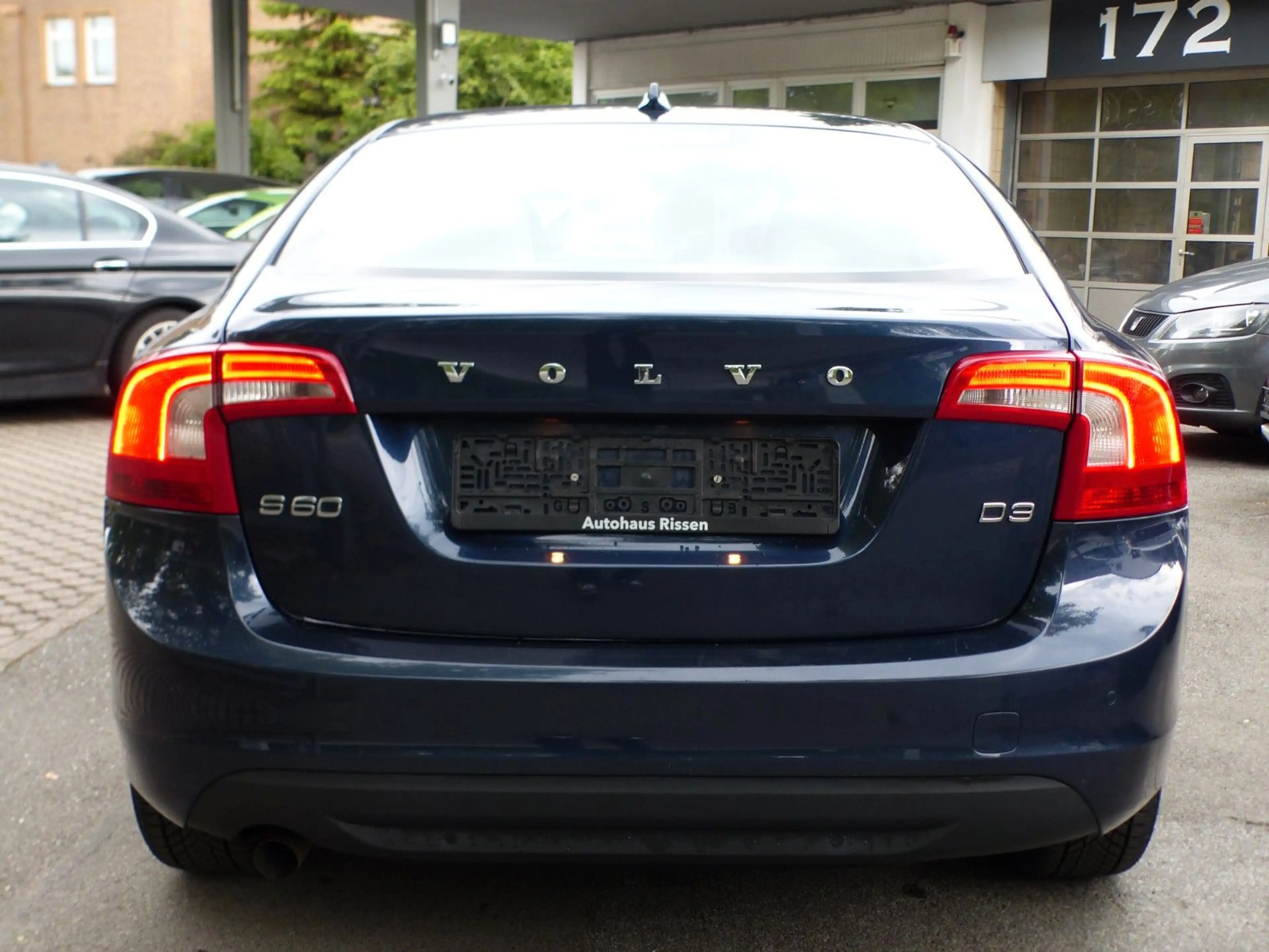 Volvo S60 Lim. D3 Momentum Aut. Nav Parkhilfe Alu BT — photo 5