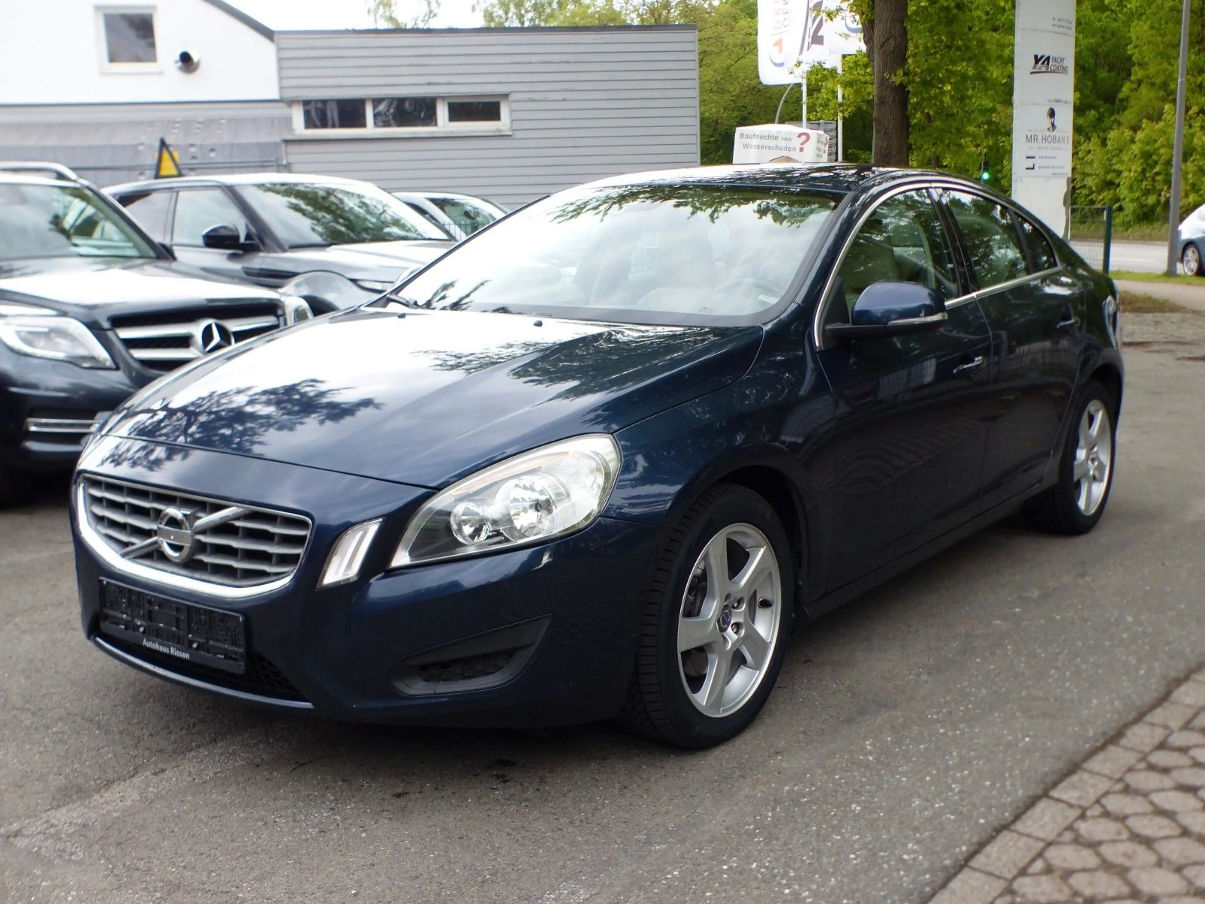 Volvo S60 Lim. D3 Momentum Aut. Nav Parkhilfe Alu BT