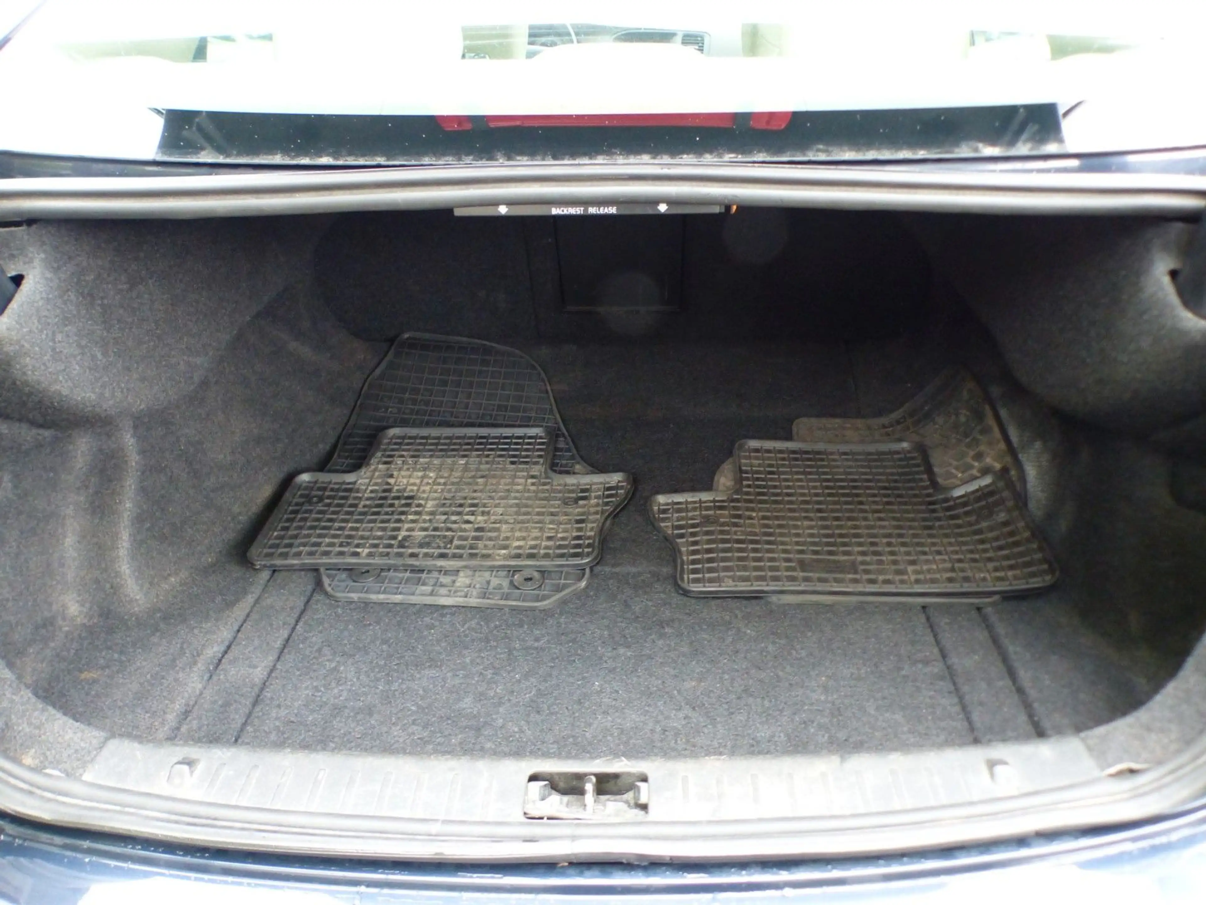 Volvo S60 Lim. D3 Momentum Aut. Nav Parkhilfe Alu BT — photo 15