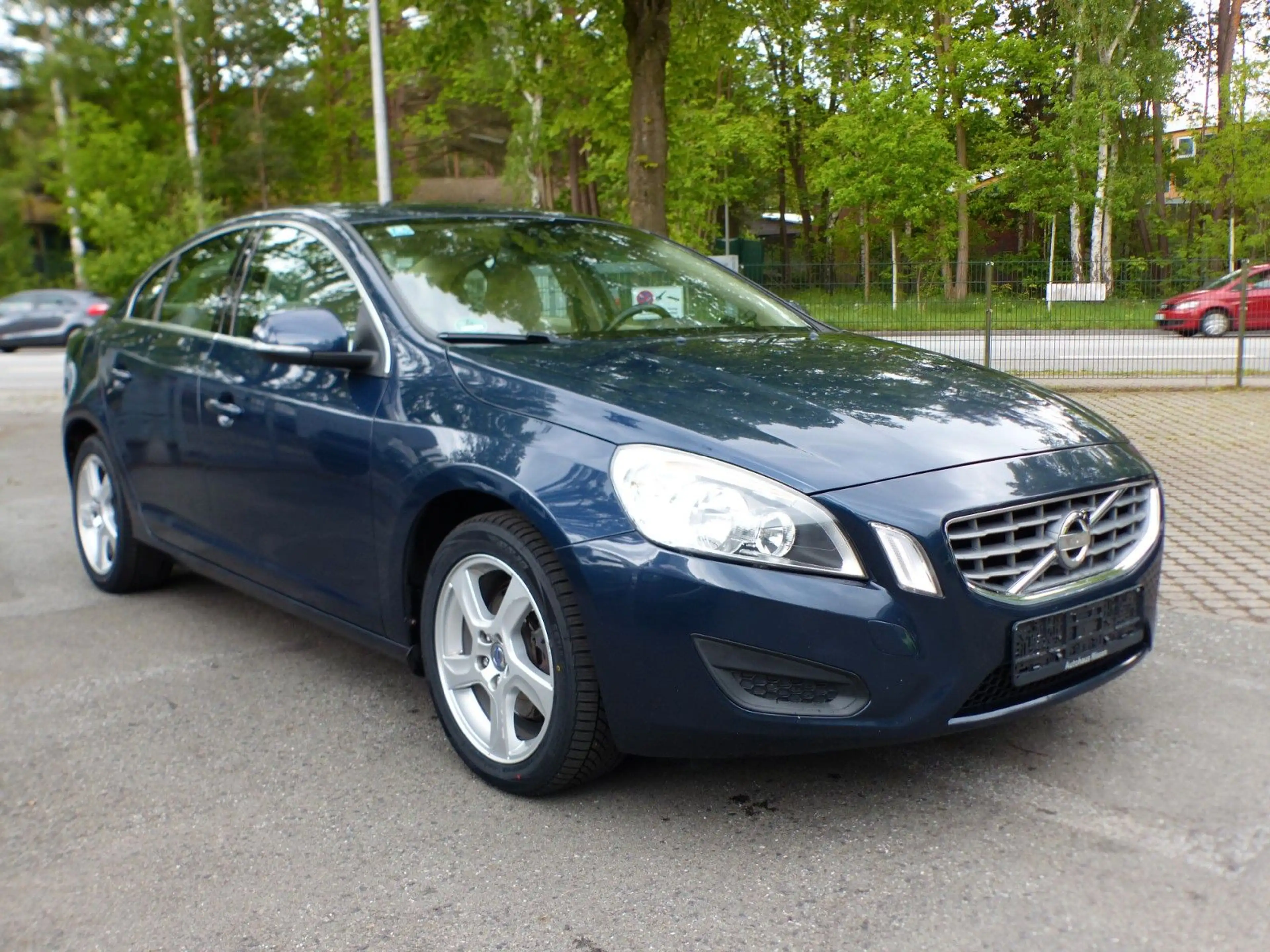 Volvo S60 Lim. D3 Momentum Aut. Nav Parkhilfe Alu BT — photo 3