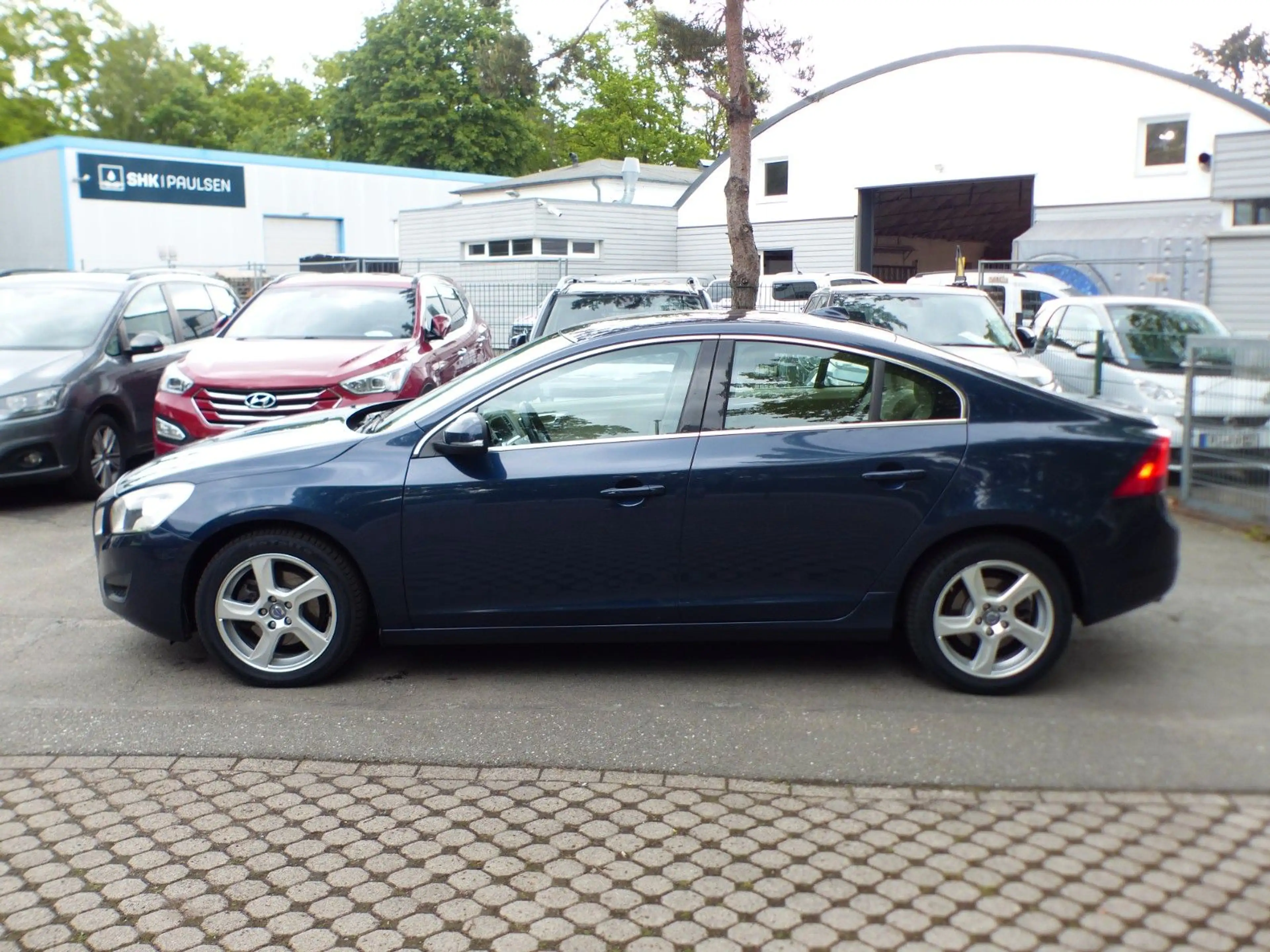 Volvo S60 Lim. D3 Momentum Aut. Nav Parkhilfe Alu BT — photo 7
