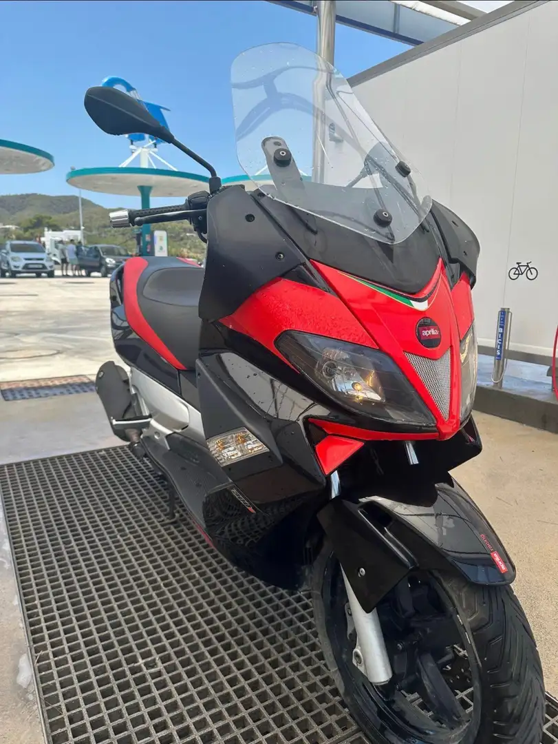 Aprilia SR Max 300 Rojo - 1