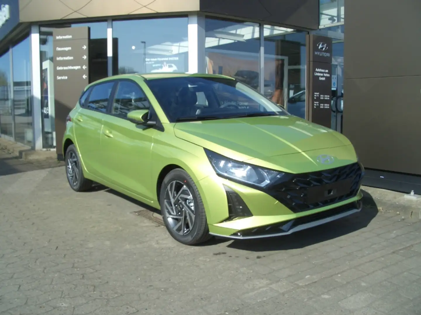 Hyundai i20 Facelift MJ25 1.0 Trend, Navigation AKTION! Grün - 1