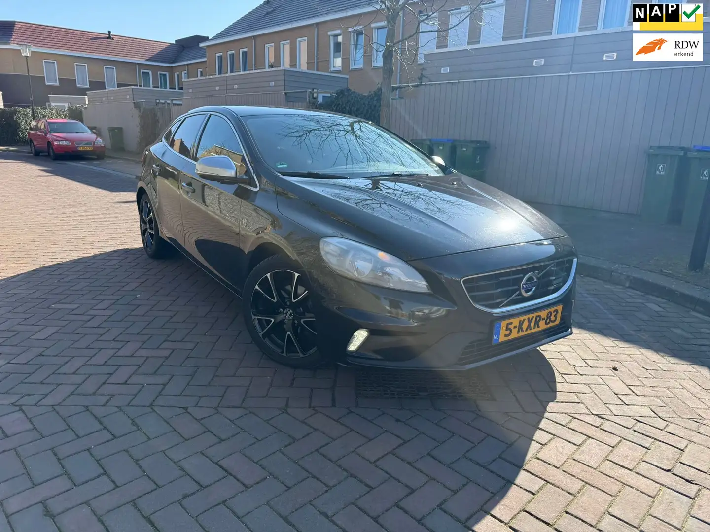 Volvo V40 1.6 D2 R-Design Schwarz - 1