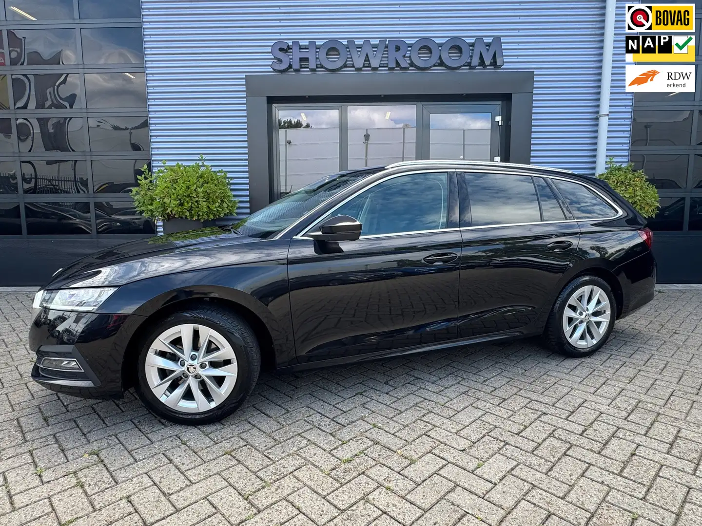 Skoda Octavia Combi 1.0 e-TSI Business Edition Plus Automaat|App Zwart - 1