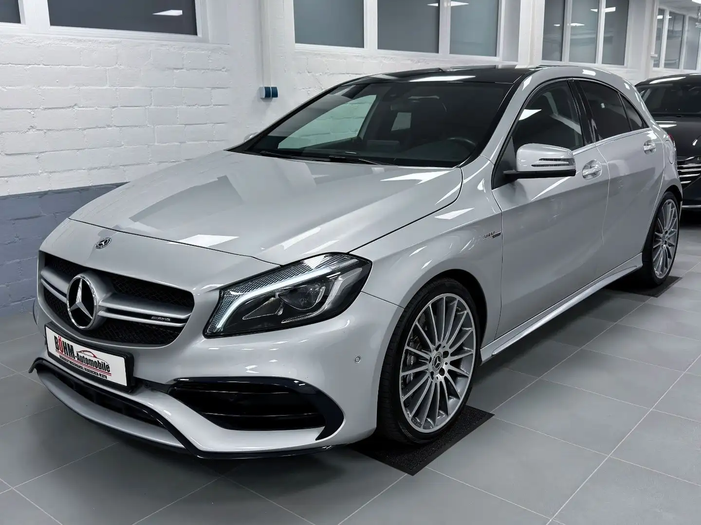 Mercedes-Benz A 45 AMG 4Matic *Panorama *LED *Navi *Kamera Stříbrná - 1