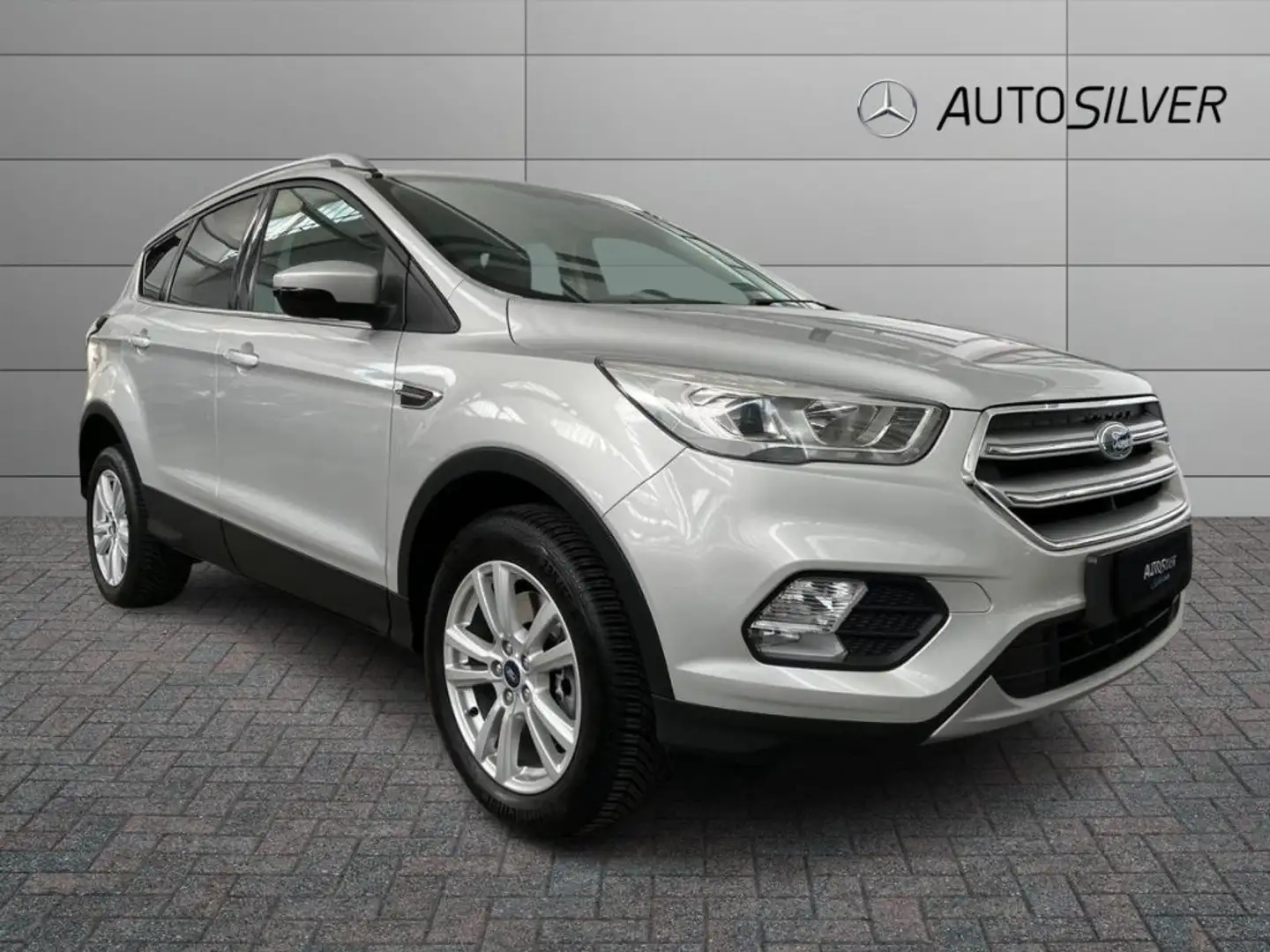 Ford Kuga 1.5 TDCI 120 CV S&S 2WD Business Zilver - 1