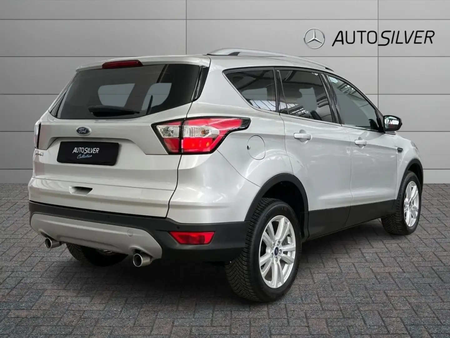 Ford Kuga 1.5 TDCI 120 CV S&S 2WD Business Zilver - 2