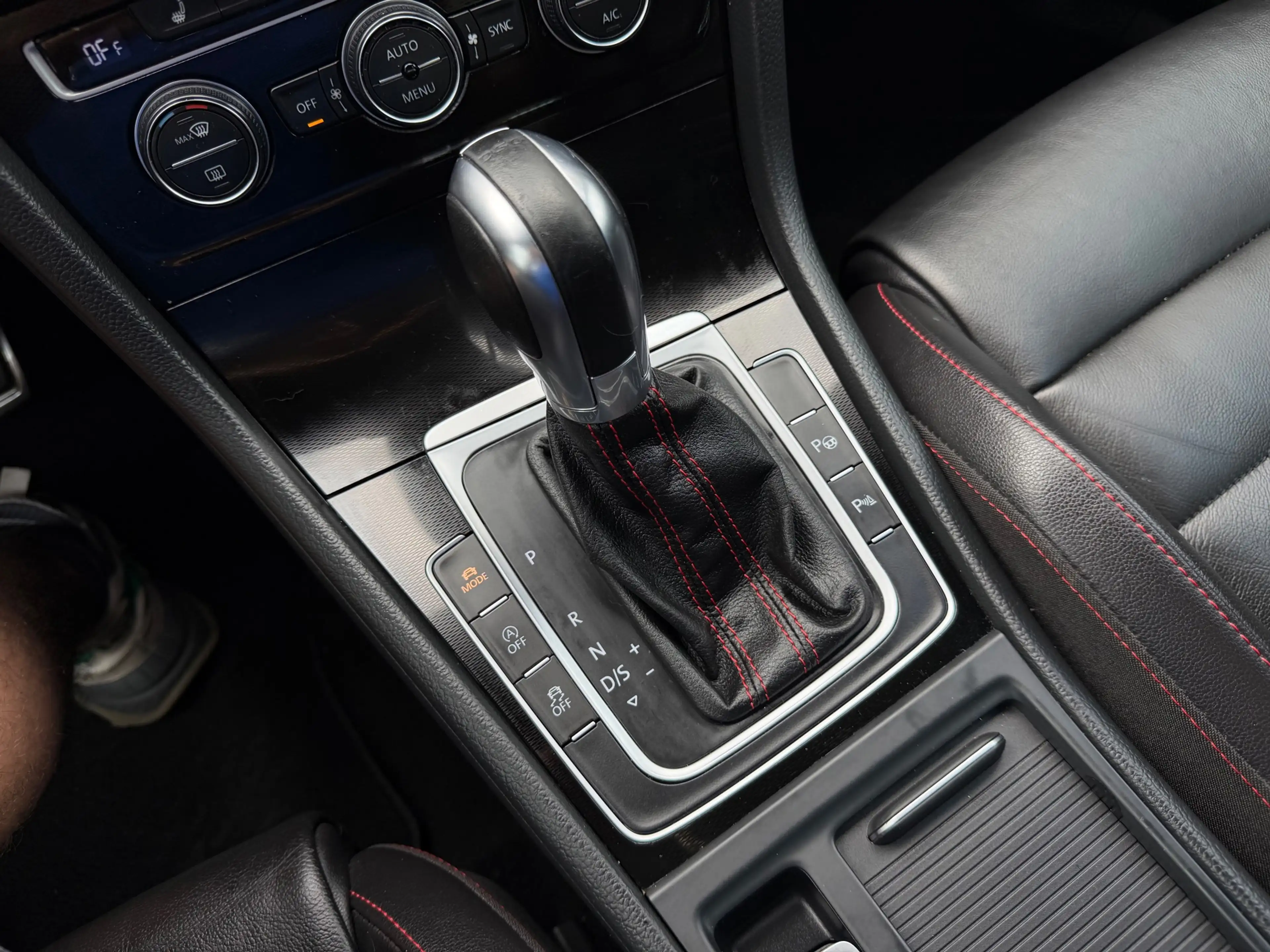 Volkswagen Golf GTI 2.0 TSI Performance Aut/Leer/Carplay/Sound Systeem — photo 3