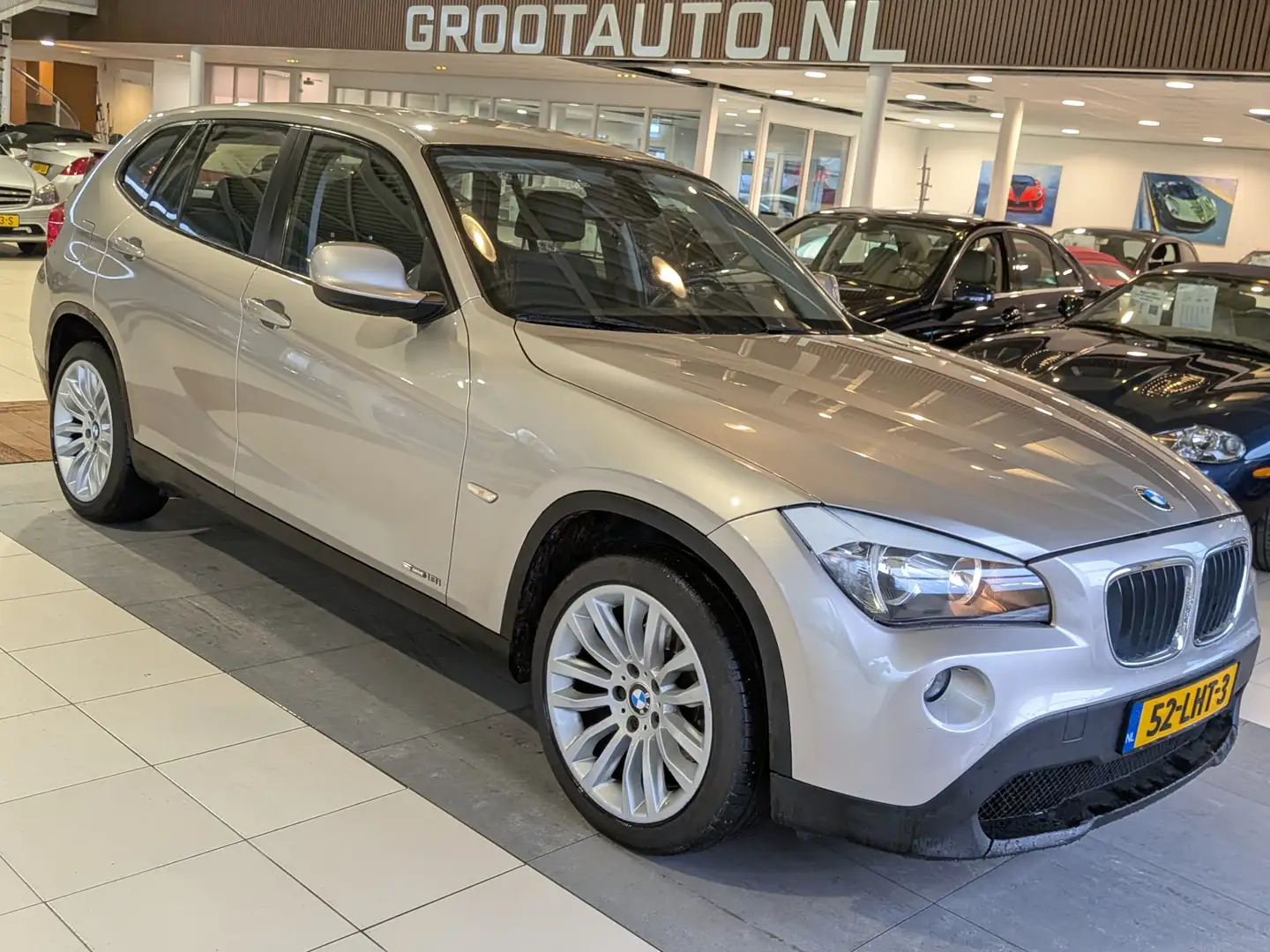 BMW X1 sDrive18i Executive Automaat Airco, NAP, Volledig Gris - 1