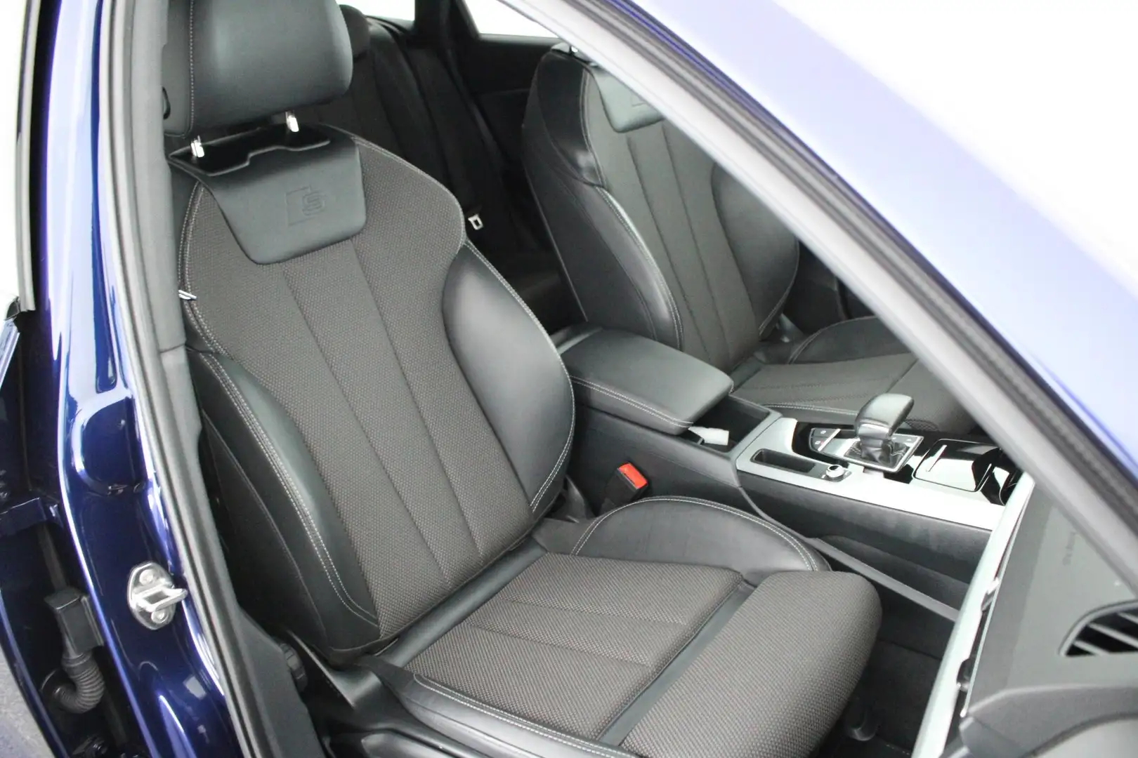 Audi A4 Avant 35 TFSI 150pk 2x S-Line Black Edition Virtua Blauw - 2