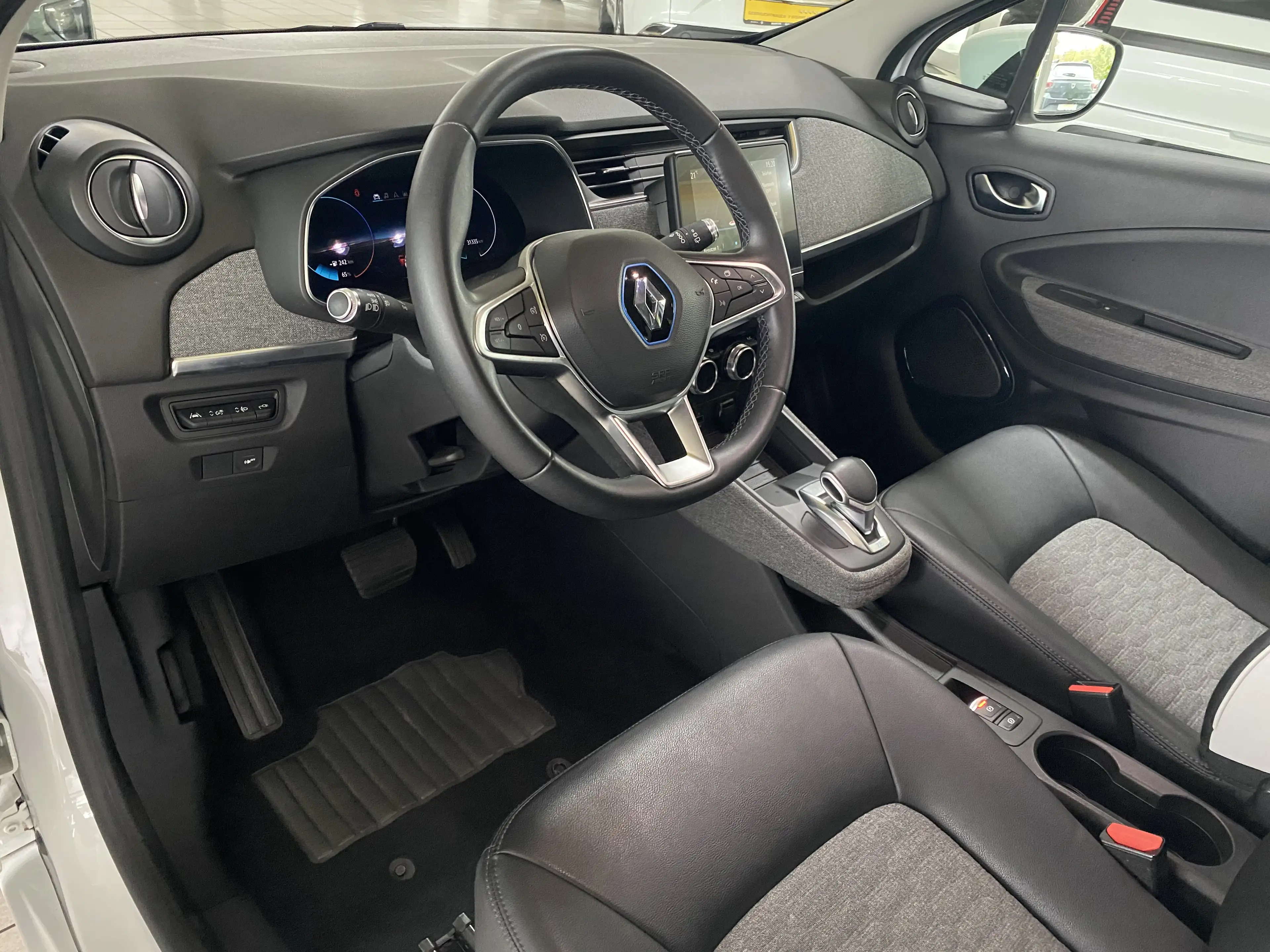 Renault ZOE Intens — photo 8