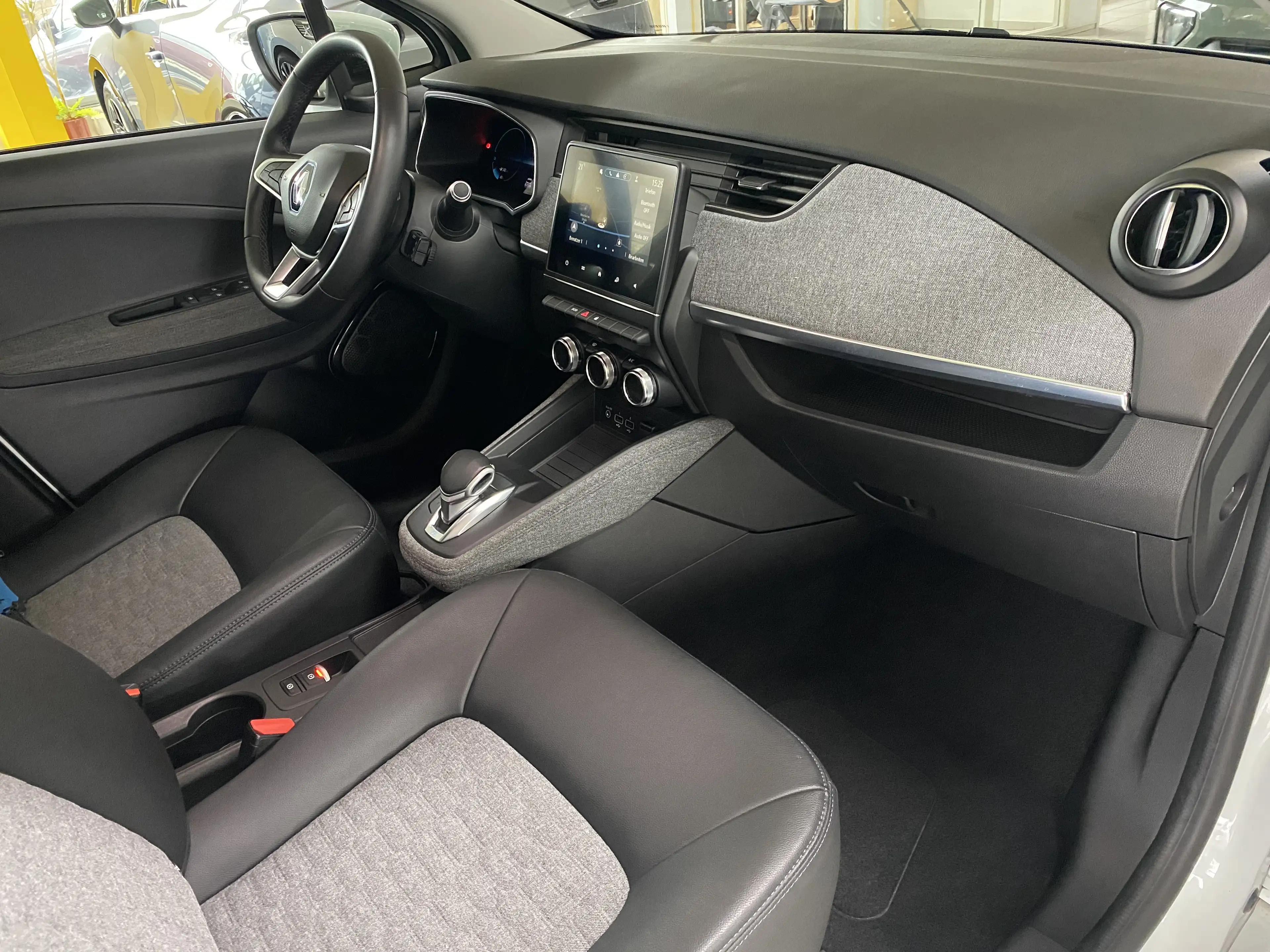 Renault ZOE Intens — photo 9