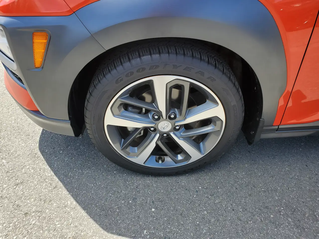 Hyundai KONA снимка Hyundai KONA