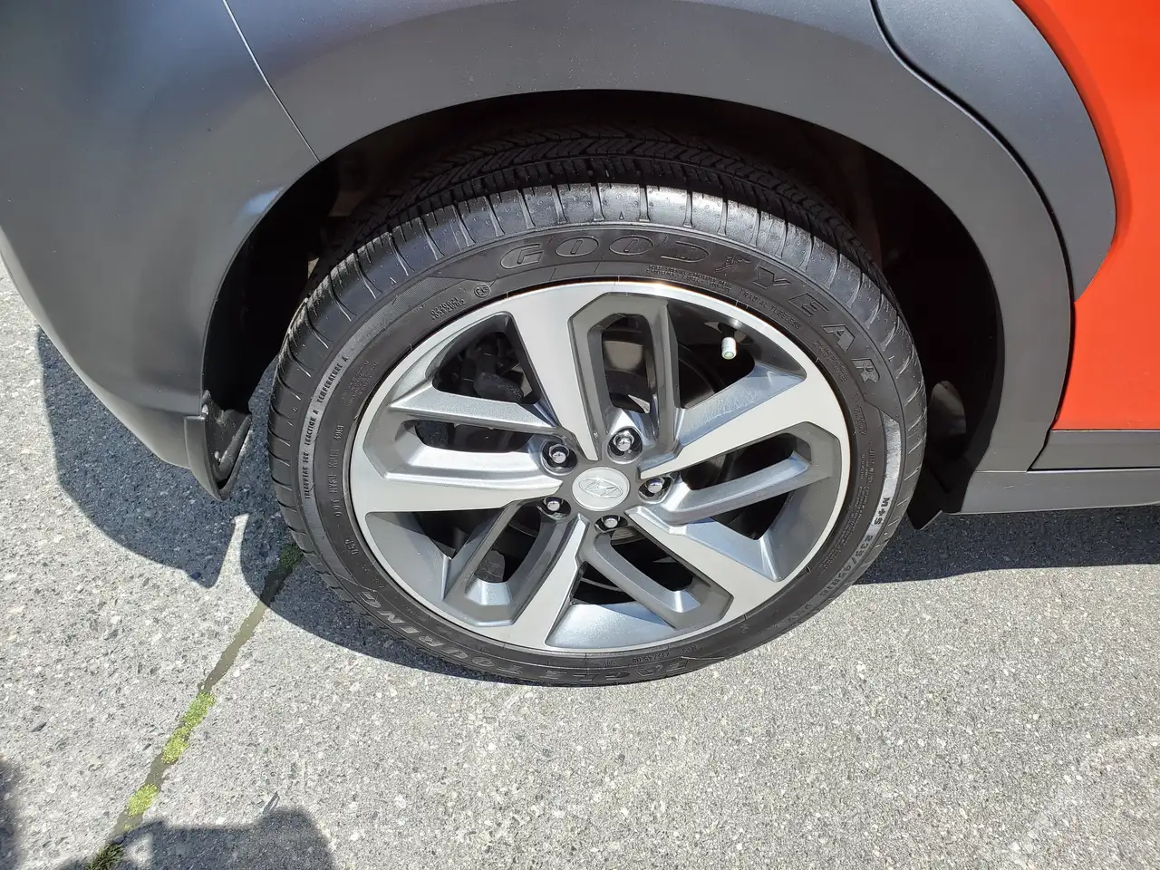 Hyundai KONA снимка Hyundai KONA