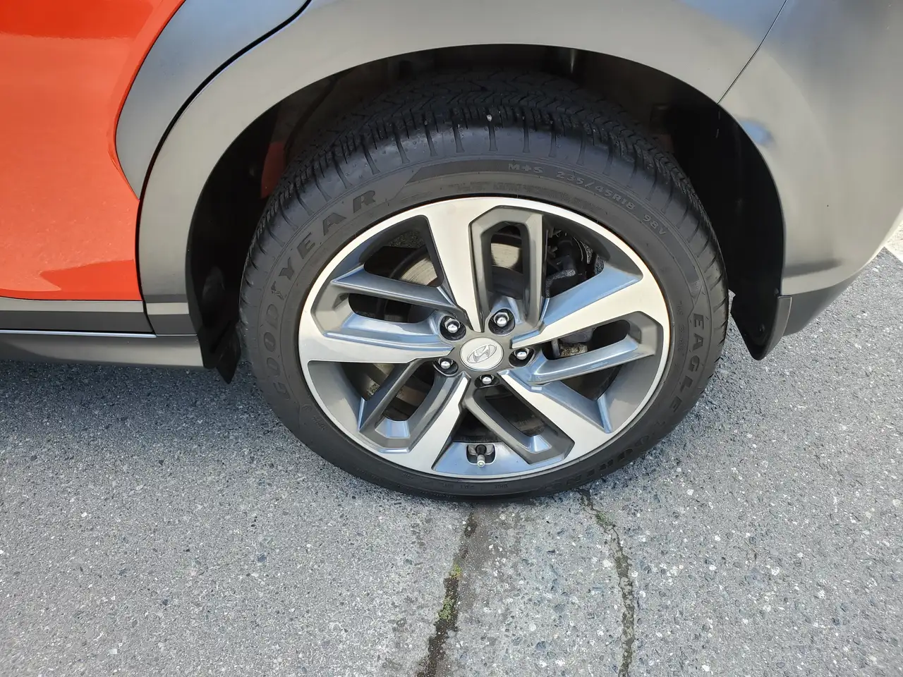 Hyundai KONA снимка Hyundai KONA