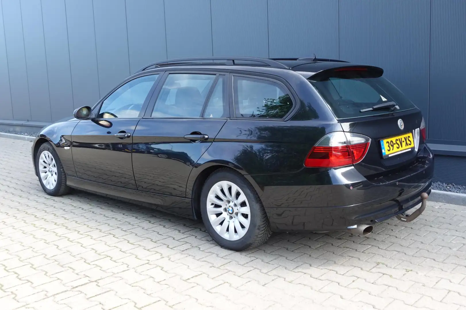 BMW 320 3-serie Touring 320i High Executive Zwart - 2