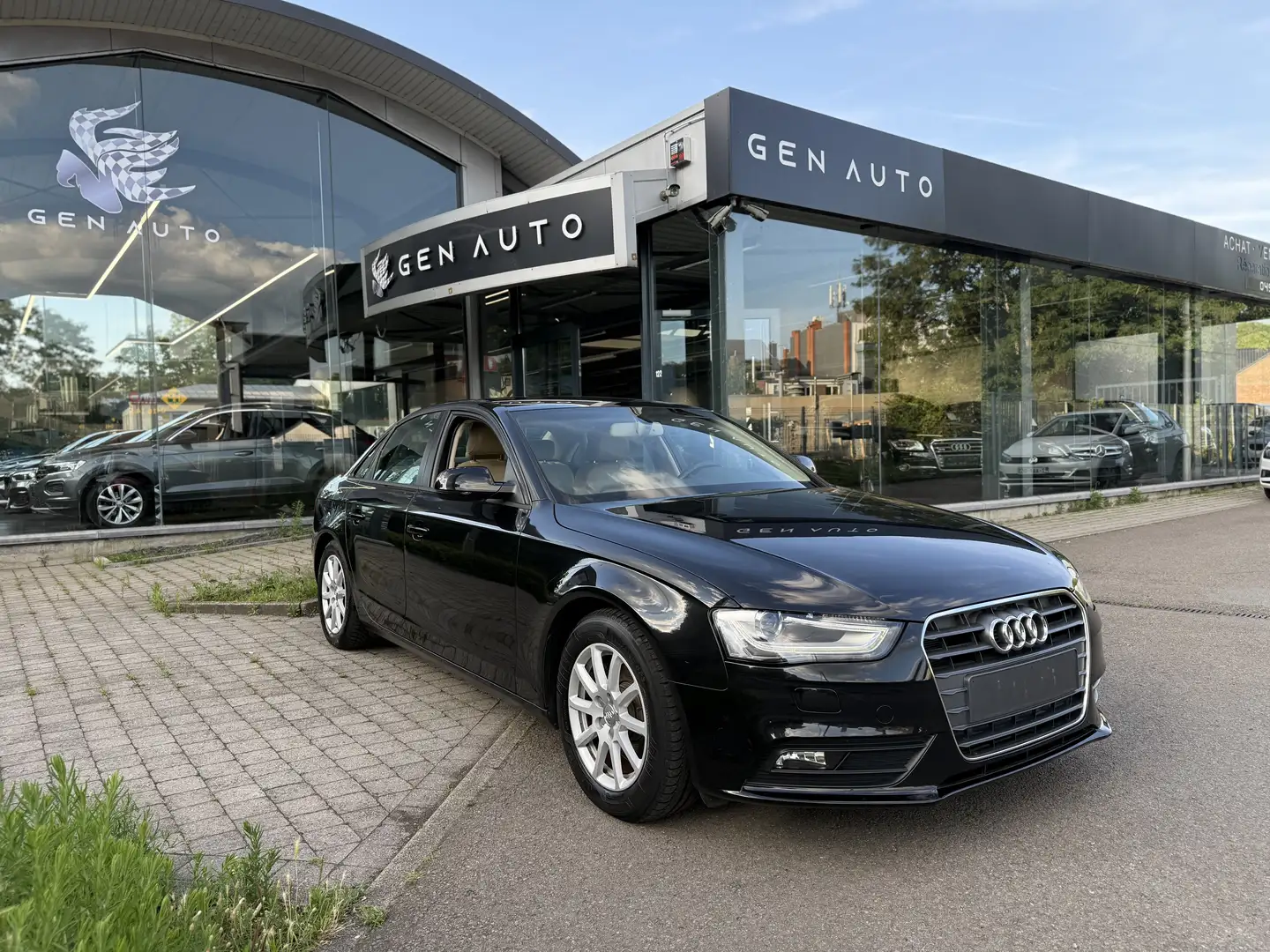 Audi A4 A4 2.0 TDi Xenon Cuir Chauffant Park Assist Att. R Schwarz - 1