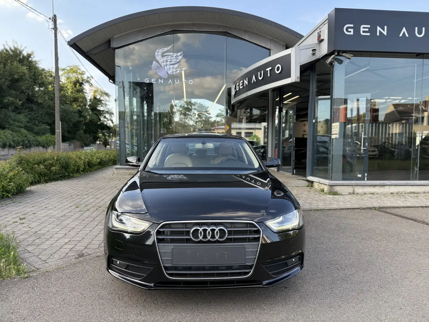 Audi A4 A4 2.0 TDi Xenon Cuir Chauffant Park Assist Att. R Schwarz - 2