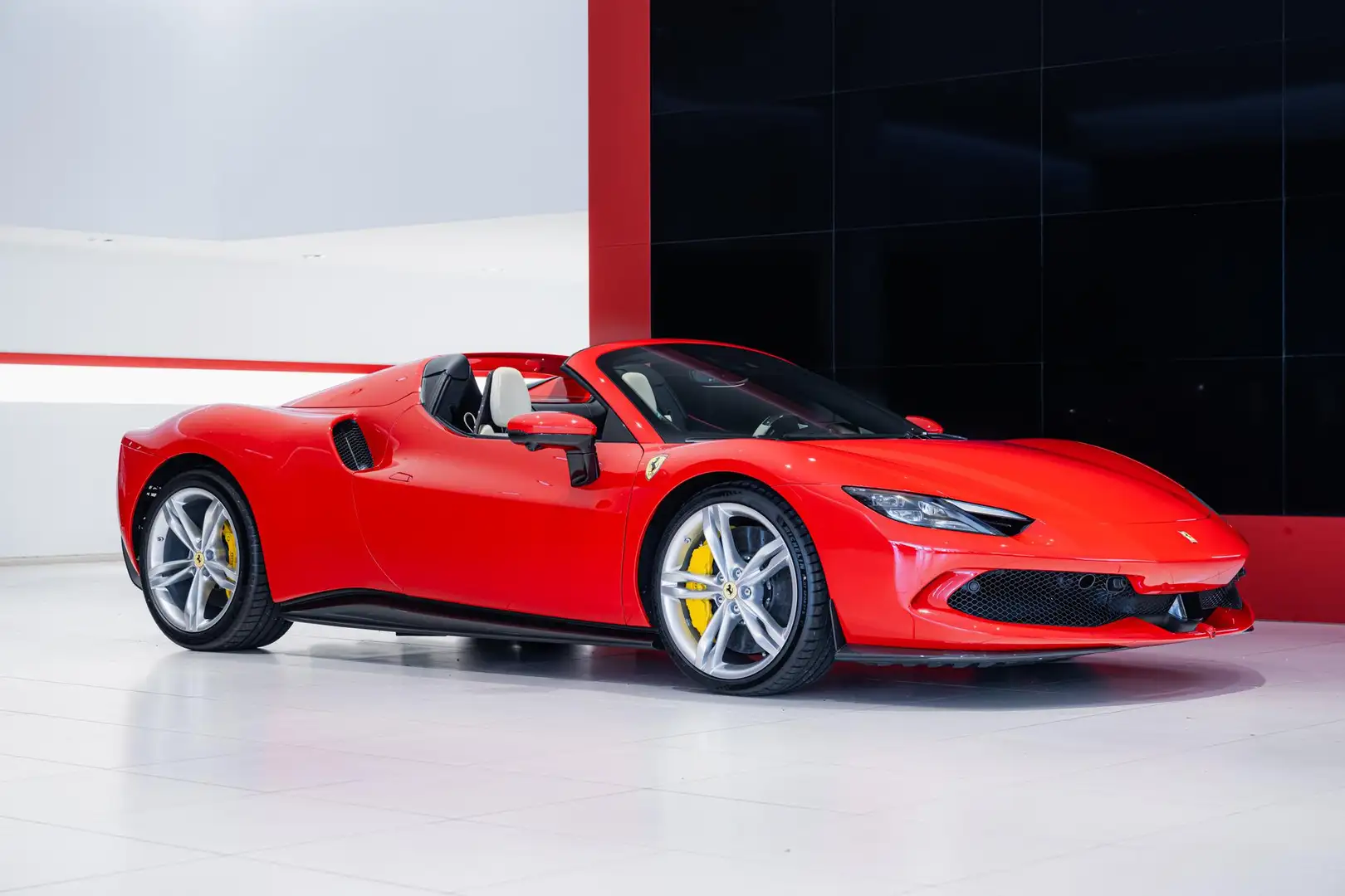 Ferrari 296 GTS - Kroymans Ferrari Rood - 2