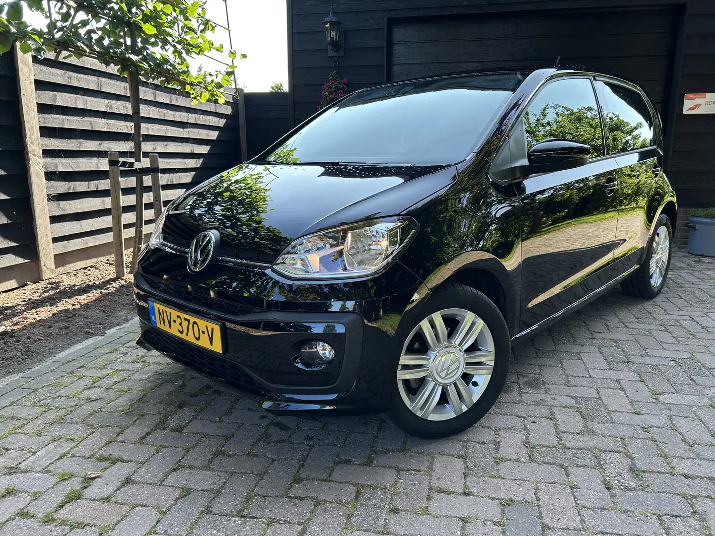Volkswagen up! 1.0 BMT HIGHLINE nwe APK | NAP | Airco | Bluetooth Zwart - 1