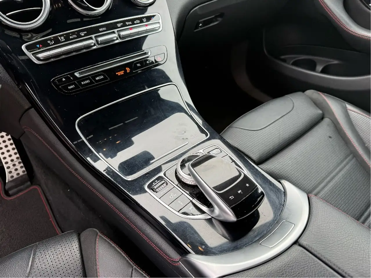 Mercedes-Benz GLC снимка Mercedes-Benz GLC