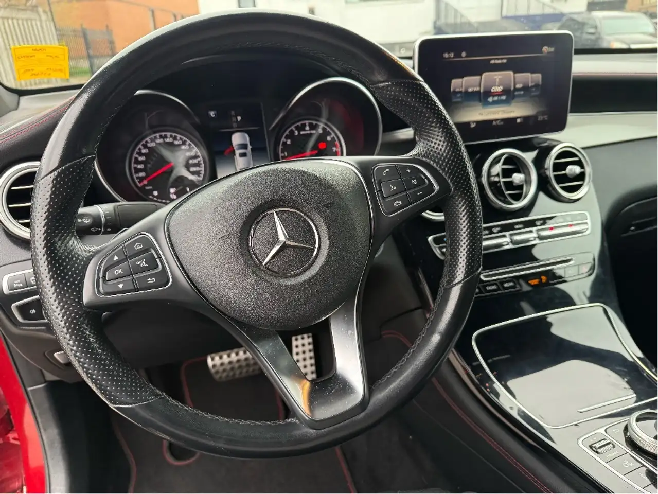 Mercedes-Benz GLC снимка Mercedes-Benz GLC