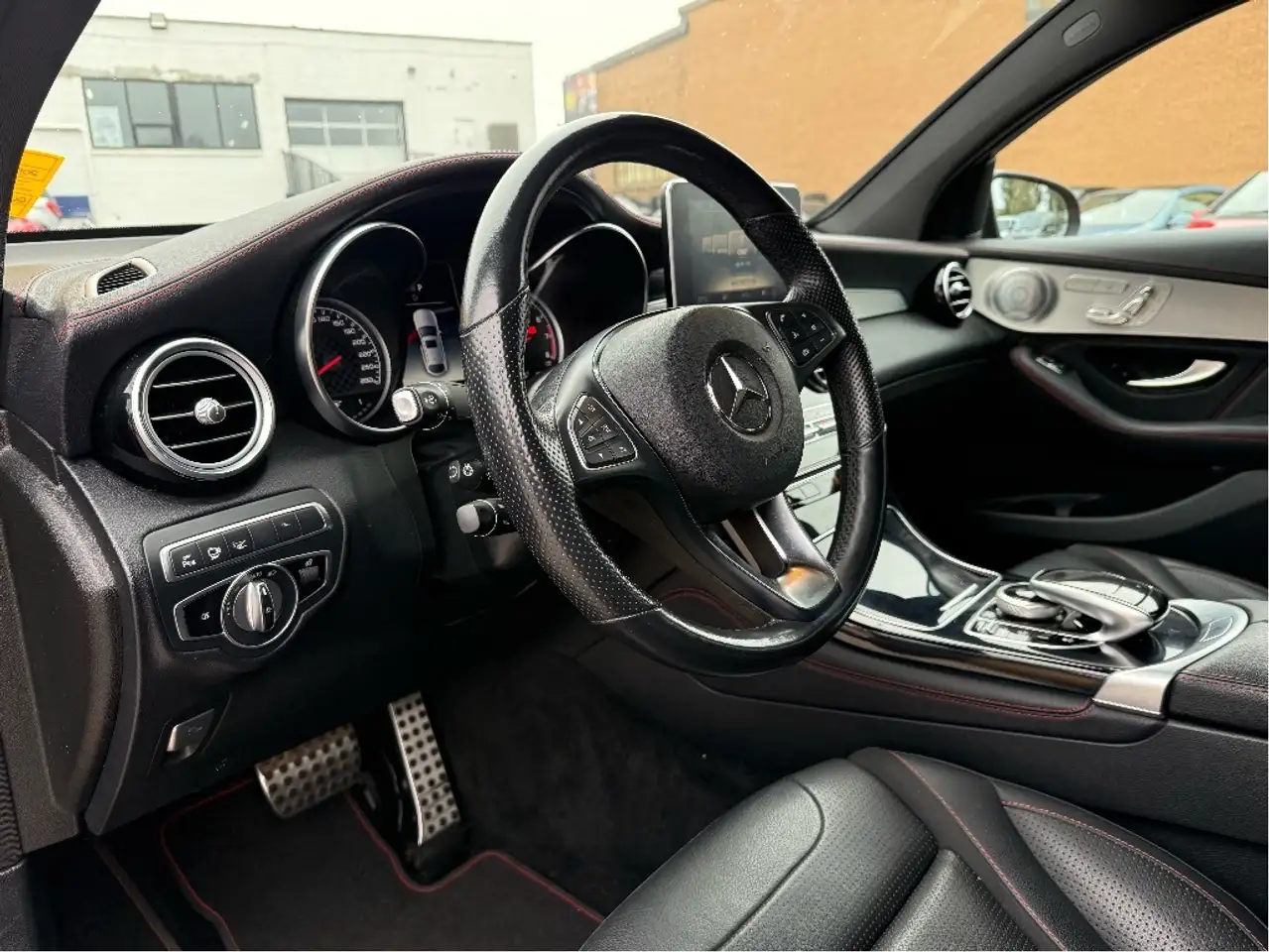Mercedes-Benz GLC снимка Mercedes-Benz GLC