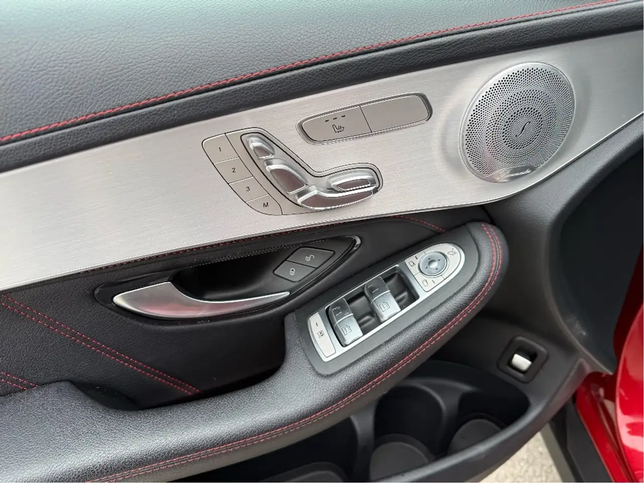 Mercedes-Benz GLC снимка Mercedes-Benz GLC