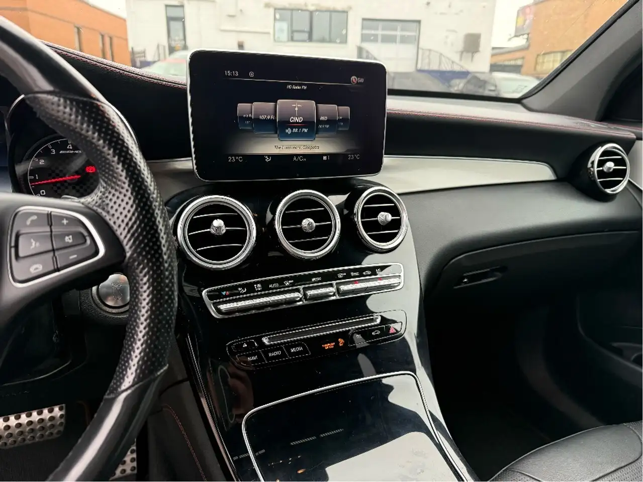 Mercedes-Benz GLC снимка Mercedes-Benz GLC